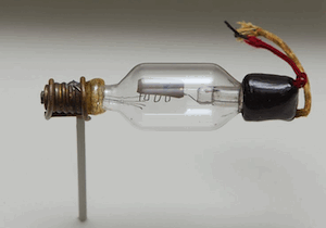 Audion triode vacuum tube