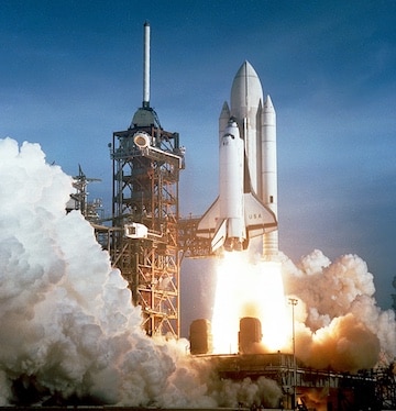 Figure 5. Even from several miles away, a space shuttle launch can reach 160 dB.