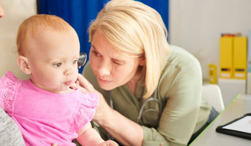 Study Finds Middle Ear Fluid Common in Children on Ventilators